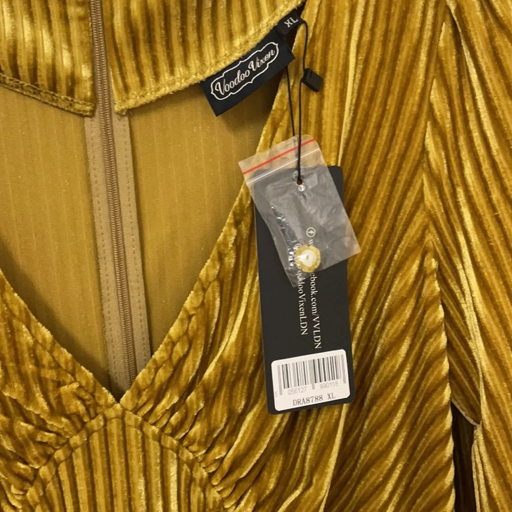 Elegant Gold Pleated Dress - Picture 3 of 8